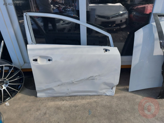 Toyota avansis sag ön kapı hasarlı