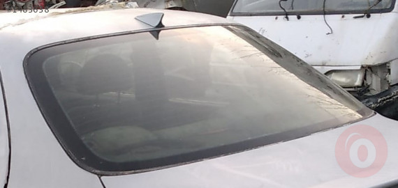 1996 hyundai elantra 1.8 otomatik çıkma bagaj camı