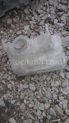 RENAULT MEGANE 3 MOTOR SU BİDONU