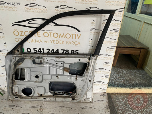 MİTSUBİSHİ GALANT SAĞ ÖN KAPI ORJİNAL ÇIKMA 1990 MODEL
