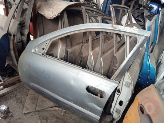 Nissan Almera ön sol kapı çıkma