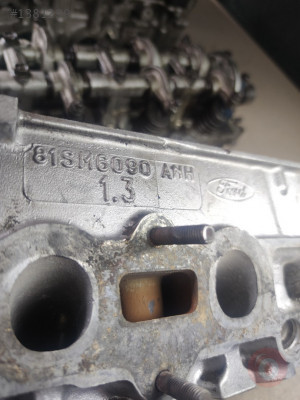 FORD ESCORT 1.3 - 1.6 KARBİRATÖRLÜ SİLİNDİR KAPAĞI