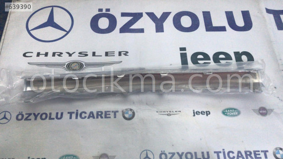 MERCEDES W205 C SERİSİ AMG TAMPON ORTA NİKELAJI