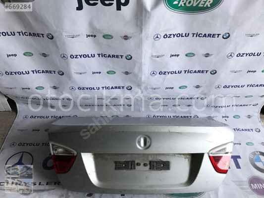 BMW E90 3 SERİSİ BAGAJ KAPAĞI