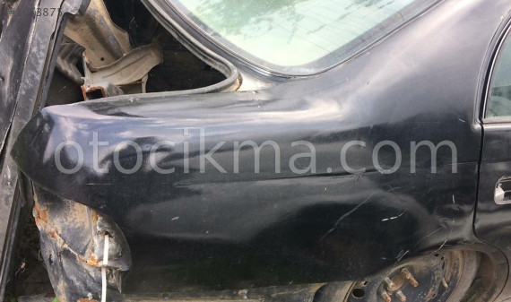 toyota carina çıkma sağ arka çamurluk
