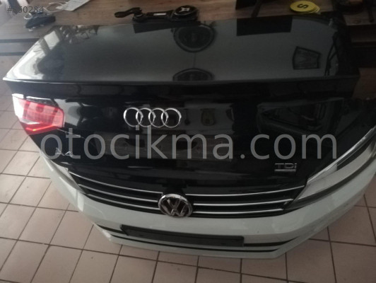 AUDİ A4 ARKA BAHAJ KAPAĞI ORJİNAL SİYAH HATASIZ BOYASIZ