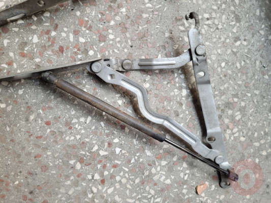 Opel Omega B sol bagaj menteşesi amortisörlü