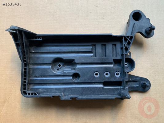 A3 Q2 OCTAVİA KAROQ SUPERB AKÜ ALT KONSOLU 5Q0915331H