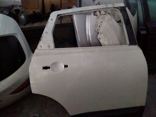 2014 MODEL NİSSAN QASHGAİ ÇIKMA SAĞ ARKA KAPI.