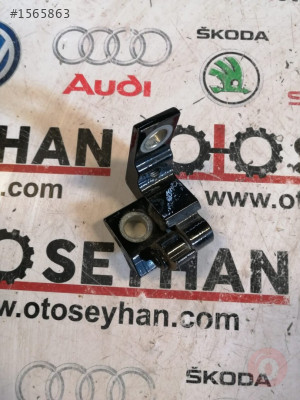 8W0833404A audi a4 b9 2017 sağ arka kapı alt menteşesi