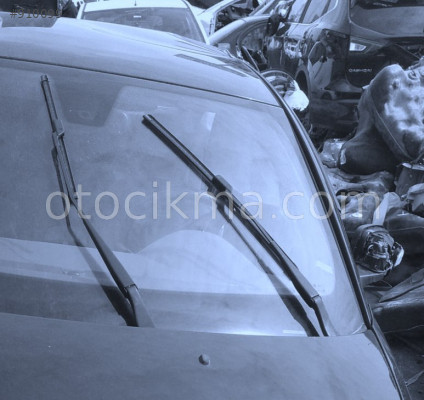 2007 VOLVO S40 ÇIKMA ÖN CAM SİLECEK KOLU.