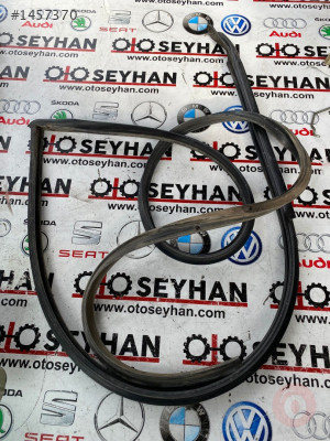 toyota carina sağ ön kapı toz lastiği