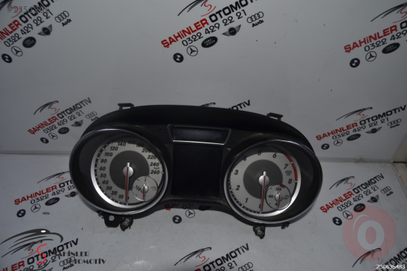 MERCEDES CLA SERİSİ A117 W177 GÖĞÜS SAATİ