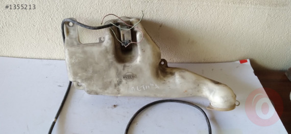 Nissan Altima Cam Su Bidonu