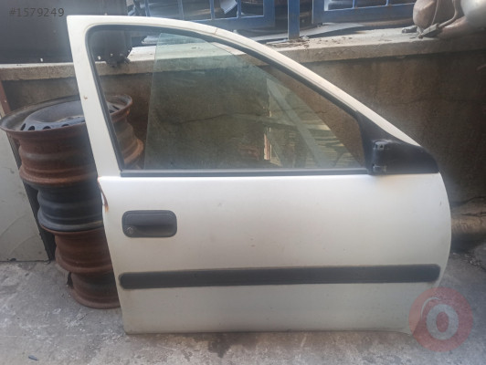 OPEL CORSA B SAĞ ÖN KAPI