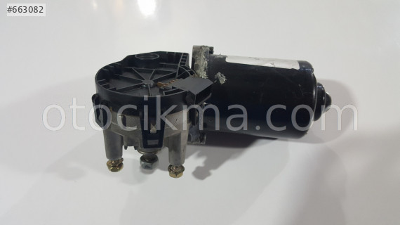 AUDİ A3   ORJİNAL SİLECEK MOTORU KARE SOKETLİ TİP SÖKME