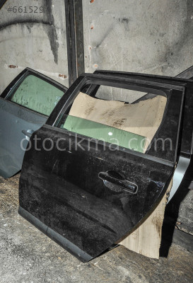 VOLVO V70 SOL ARKA KAPI.