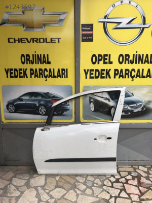 Opel corsa d beyaz renk sol ön kapı