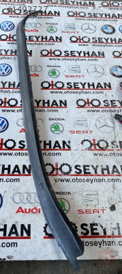 1K6839374B vw golf 5 jetta sağ arka kapı cıvata kapağı