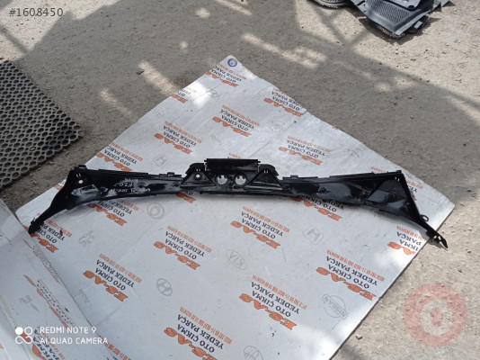 BMW 1 Serisi F20 Cam Önü Izgarası 2011-2015