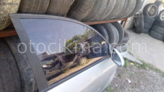 nissan primera çıkma sağ ön cam