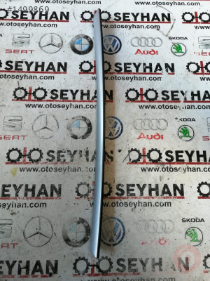 1K4867449 vw golf 5 sol arka kapı kartonu çıtası