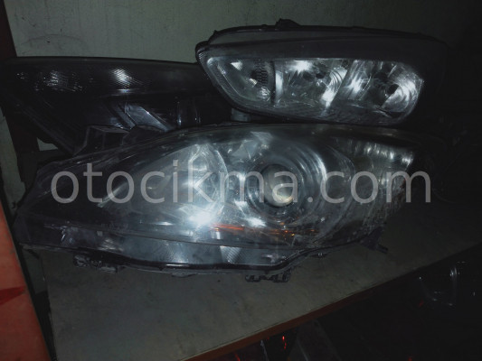 2011 model Mazda 3 ön sol far çıkma