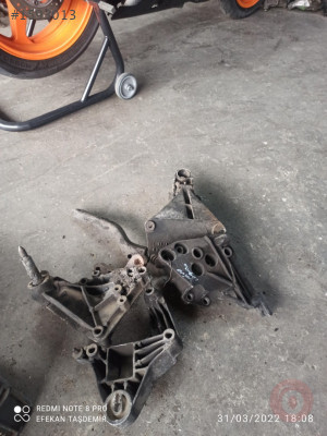 Renault Laguna (Volvo Motorlu)Motor Bağlantı Ayakları Çıkma
