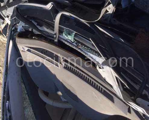 INFINITI FX30D HATASIZ ÖN CAM IZGARASI.