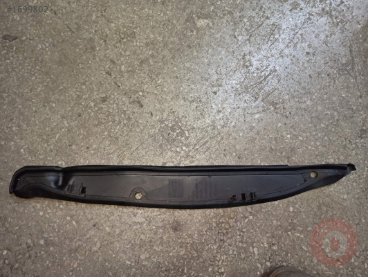 Megane 3 Fluence Ön Sol Çamurluk Yan Parçası 631137267R