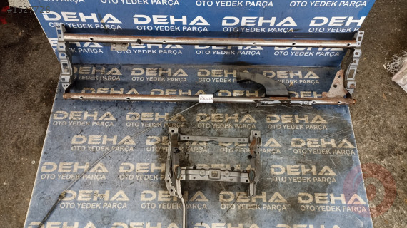 Ford focus 3 çıkma orjinal göğüs demiri