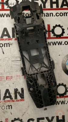 5N0839885G volkswagen golf 6 sol arka kapı açma kolu braketi