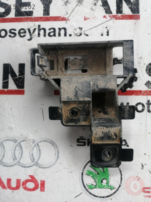 8V0907526 audi a3 2020 anahtarsız giriş modülü tutucu braket