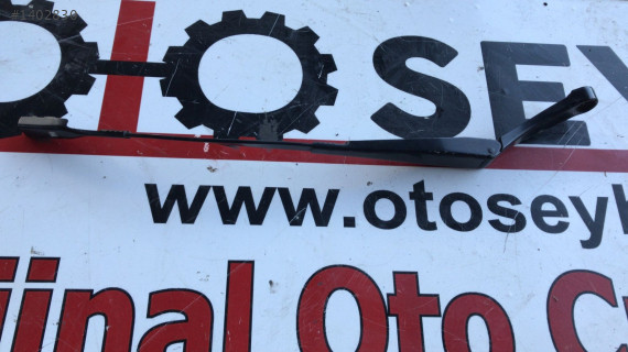 8V1955407C audi a3 2019 ön silecek kolu kısa