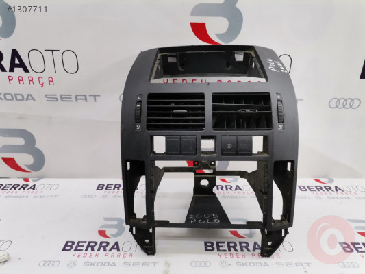 VOLKSWAGEN POLO KLİMA KONTROL PANEL ÇERÇEVESİ 6Q0858069M