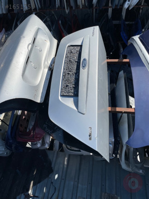 Mondeo çıkma bağaj kapağı
