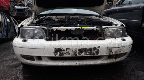 Volvo s40 2001 turbo ön tampon.