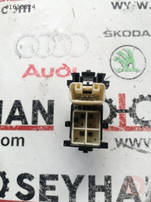 Toyota corolla 2008 sağ arka kapı tekli cam düğmesi