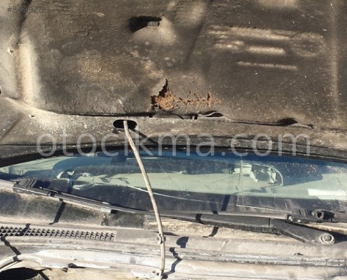 KOMPLE ÇIKMA 2005 VOLVO V50 ÖN CAM SİLECEK KOLU.