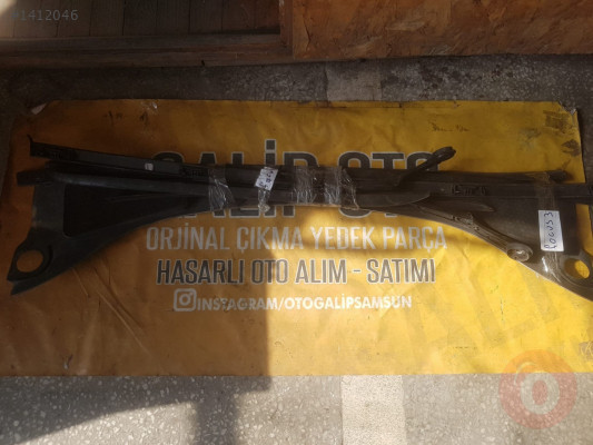 Ford Focus 3 Ön Cam Izgarası Hatasız Orjinal Çıkma