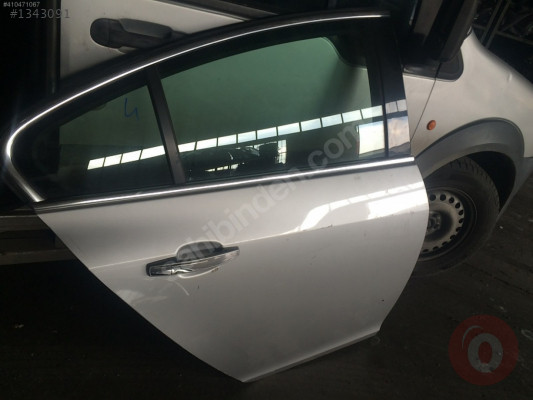 OPEL INSİGNİA SAĞ ARKA KAPI ÇIKMA ORJİNAL HATASIZ KAPI