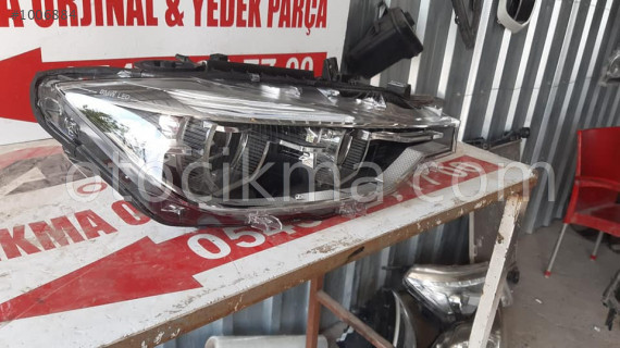 Bmw 3.20 f.30 2014 model sağ ön far letli orjinal servis iad