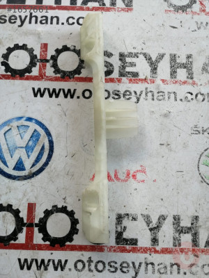 1K0858685 volkswagen golf 5 tavan tutamağı braketi