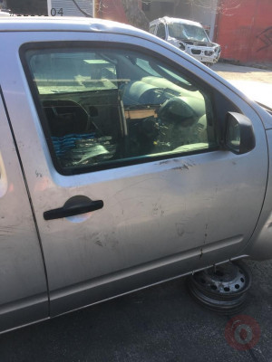 Nissan Navara Sağ ön kapı orjinal çıkma