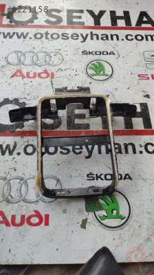 5N0868519 vw tiguan ön tavan lambası bağlantı braketi