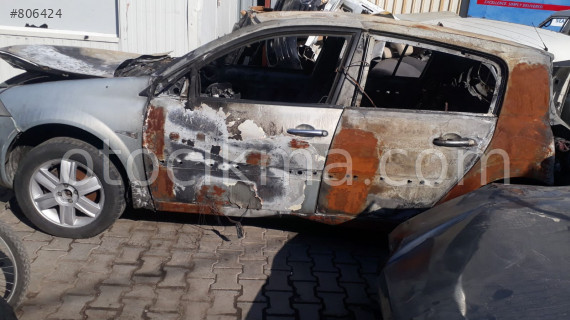 çıkma renault megane 2 heçbek sol ön kapı