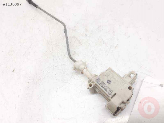 VW PASSAT 05-11 KAPAK KİLİT MOTORU 3C0810773
