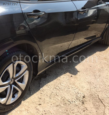 2018 HONDA CIVIC ÇIKMA SAĞ YAN PANEL MEVCUT.
