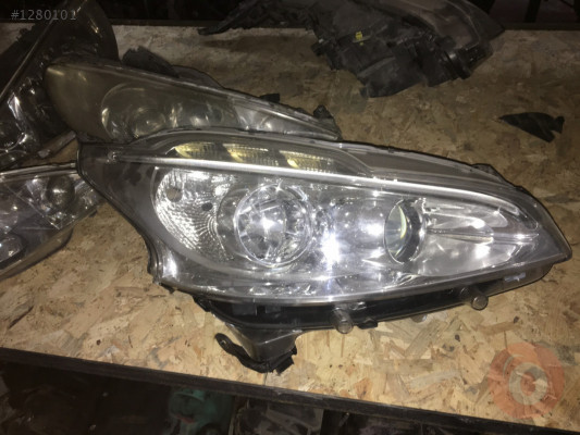 Peugeot 208  çıkma orjinal sağ ön far