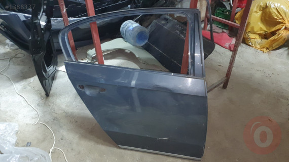 PASSAT SAG ARKA KAPI 06.14